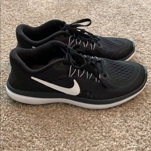 Nike Flex 2017 Run size 6